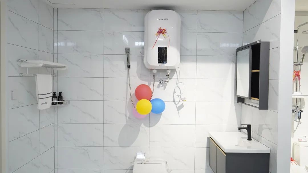 空氣能,太陽(yáng)能,熱水器